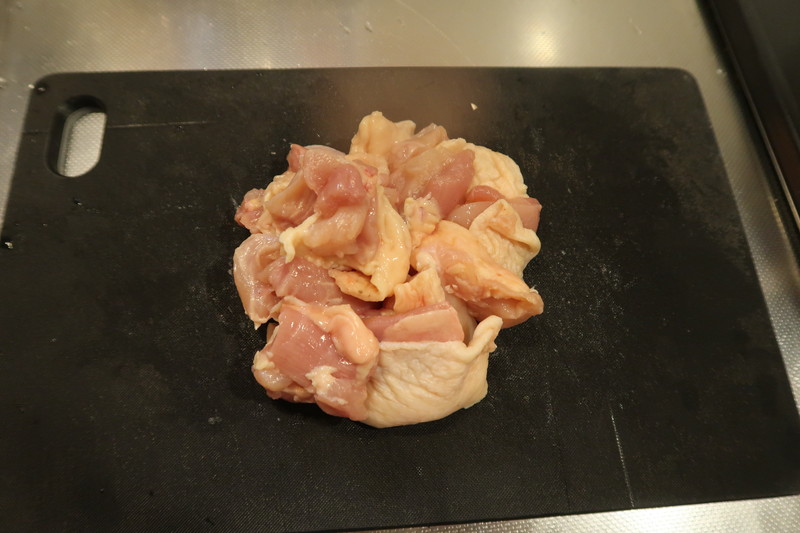 小さめに切った鶏もも肉