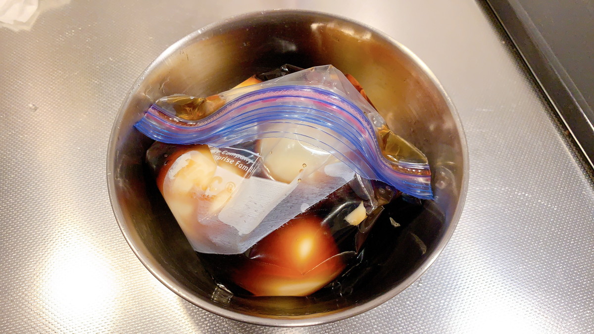 煮玉子をボールで冷蔵する